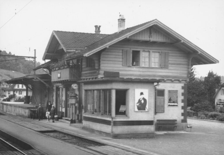 Bahnhof Bäch, Foto: SBB Historic F_116_00001_037