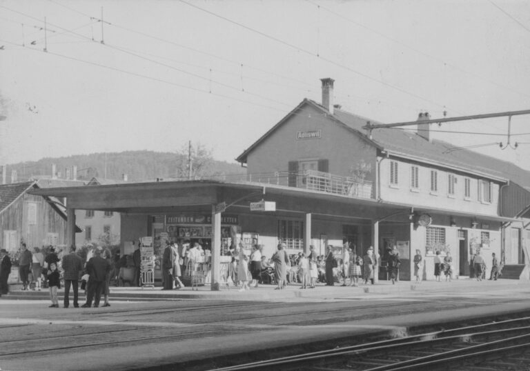 Bahnhof Adliswil, Foto: SBB Historic F_116_00001_006